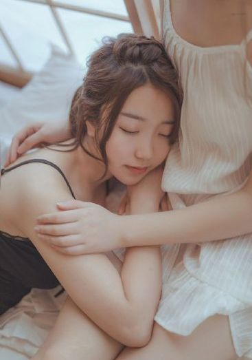 两个小婕子和洗澡hd